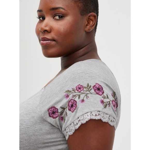 TORRID Gray Super Soft V-Neck Embroidered Sleeve Babydoll Tee 2X - Picture 2 of 12